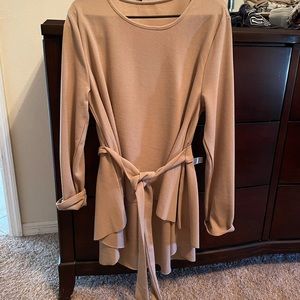 Women’s high-low long sleeve shirt with tie